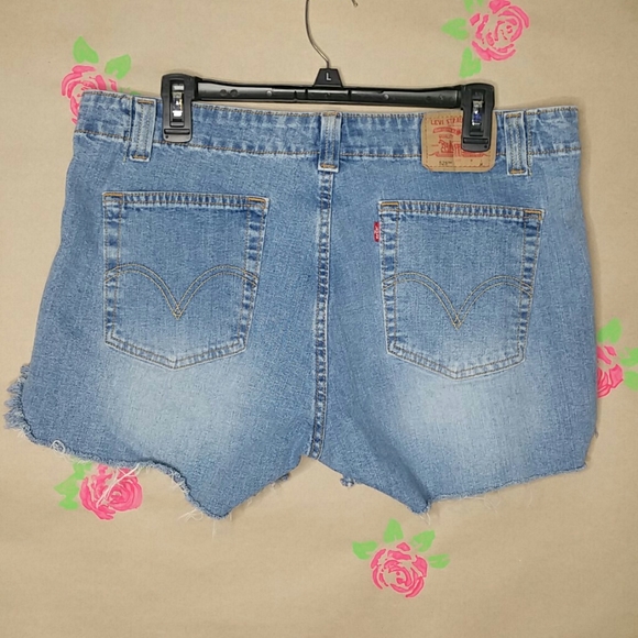 Levis Nouveau Downtowner 525 Cut Off Jean Shorts - Picture 3 of 6
